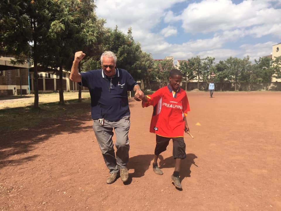 Dn Angelo e i ragazzi del Don Bosco Children